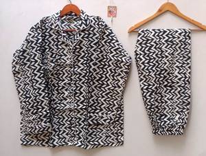 Pijama de algodón estampado de manga corta para mujer, con cuello vuelto, informal, de verano, con botones a lo largo - Product Image 3