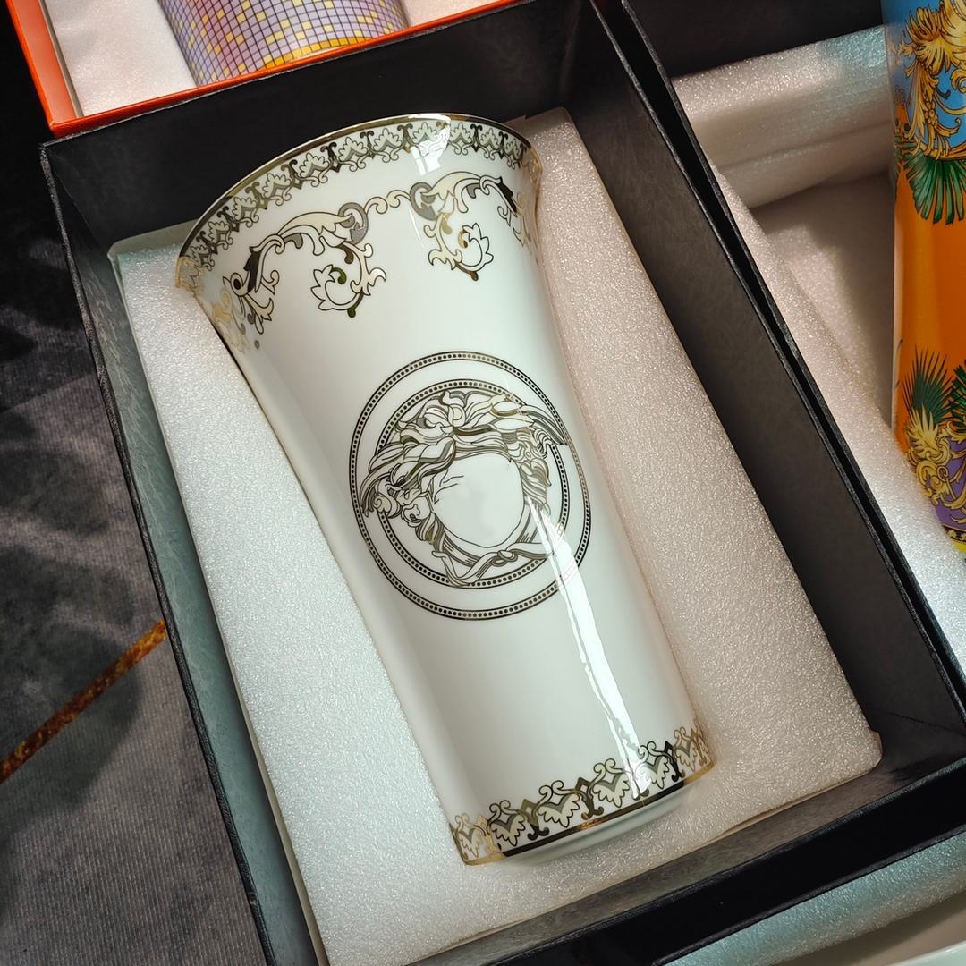 สีขาวอี