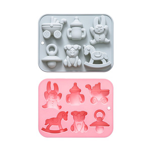 Moule en silicone à 6 cavités sur le <span class=keywords><strong>thème</strong></span> des bébés pour gâteaux, chocolats et hochets, incluant un <span class=keywords><strong>cheval</strong></span> à bascule, durable et facile à utiliser - Product Image 4