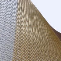 Grillage spiralé en acier inoxydable à haute ouverture (AiSi) pour façades illuminées, cloisons d'atrium, écrans extérieurs, couleur personnalisée