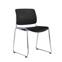 Le plastique moderne blanc de pp préside les chaises empilables de conférence pour des chaises d'invité de salle de réunion de visiteur