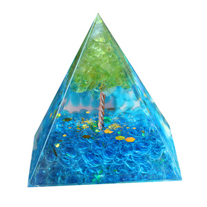 <b>Crystal</b> <b>Chip</b> Pyramid Resin Epoxy Craft 5cm Home Decoration Handmade Desktop Ornament - Product Image 5