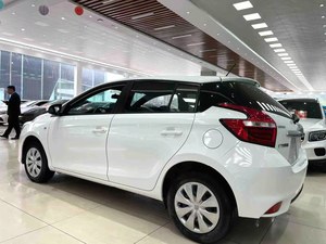 Voiture d'occasion haut de gamme avec conduite à gauche, <span class=keywords><strong>Toyota</strong></span> <span class=keywords><strong>Yaris</strong></span> Zhi Xuan 2015, 1.5L, édition de pointe, transmission automatique, couleur foncée, jantes R15, sièges en tissu - Product Image 5