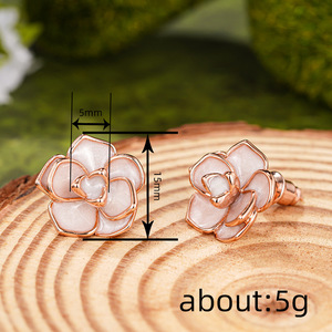 Eleganti Orecchini a Perno con Fiore di Gardenia per Donne, Gioielli Floreali Freschi per Uso Quotidiano - Product Image 4