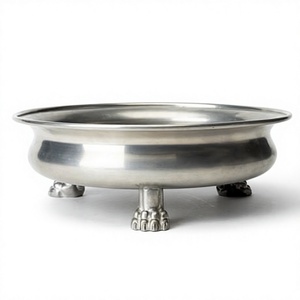 Bol décoratif de service avec base en forme de pattes, finition polie, vaisselle décorative, bols argentés pour restaurant, utilisation sur table à manger - Product Image 1