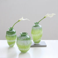 Collection de vases urnes en verre soufflé à la main avec motif vague tourbillonnante blanche, ombré vert, style rustique organique, pour décoration de mariage et de maison, vente en gros