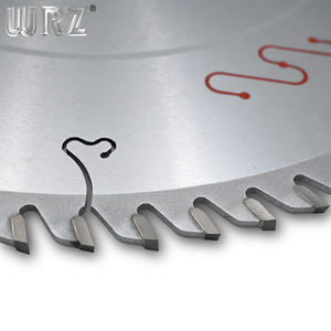 ใบเลื่อยตัดไม้ Universal Guardian ระดับอุตสาหกรรม ขนาด 300 มม. ความหนาแน่นสูง 72 ฟัน ผิวเคลือบไนไตรด์ด้าน เชื่อมด้วยเลเซอร์ OEM ไร้รอยต่อ รุ่น WRZ HF003 - Product Image 3