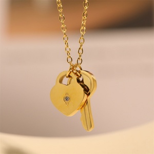 Nouveau collier pour femme en acier inoxydable avec breloque clé et chaîne à maillons, idéal pour un style décontracté ou sportif, parfait pour un anniversaire - Product Image 6