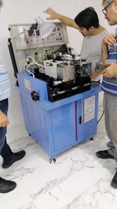 Machine de dé<span class=keywords><strong>coupe</strong></span> et de pliage à froid entièrement automatique pour rubans en taffetas de nylon, coton et satin, avec dé<span class=keywords><strong>coupe</strong></span> ultrasonique - Product Image 3