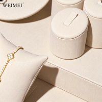 Ensemble de présentoirs à bijoux en cuir microfibre beige de luxe, pour colliers, boucles d'oreilles, bagues, bracelets, accessoires de présentation pour comptoir.