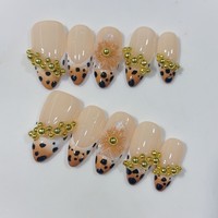 Ongles à presser pleine couverture faits à la main, motif léopard crème, avec grappe de perles dorées 3D, 10 pièces