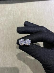 Pendientes de tuerca con cierre de rosca de moissanita VVS de 3 ct, plata de ley 925, corte redondo, joyería fina para mujer y hombre, regalo premium para uso diario - Product Image 1