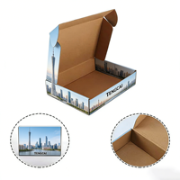 Boîte d'expédition en carton ondulé personnalisée à faible MOQ avec gaufrage et pelliculage mat, doublure en mousse pour commandes mobiles