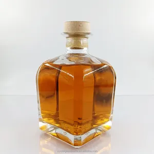 Individuelles 700 ml recycelbares Glas Likör Wein Spirituosen-Flasche quadratische Form mit Korkkappe für Getränke Siebdruckoberfläche