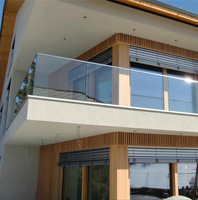 Système de garde-corps en verre avec profilé en U en aluminium Reilbu, design moderne pour balcon et terrasse
