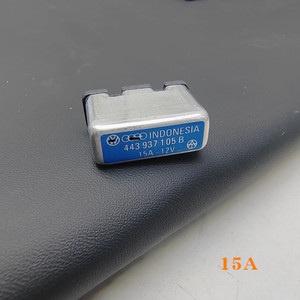 Porte-fusible Volkswagen 443937105B 15A 12V Protection thermique du siège - Product Image 1