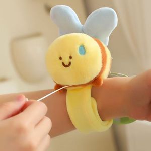 Tùy Chỉnh Dễ Thương Ít <span class=keywords><strong>Bee</strong></span> Đồ Chơi Sang Trọng Vòng Đeo Tay Cho Trẻ Em Cao-Giá Trị Sáng Tạo Kéo Dây Di Chuyển Búp Bê Với PP Bông Làm Đầy - Product Image 4