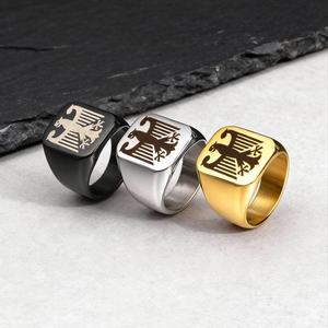 Anillo de Sello Cuadrado con Motivo de Caballero en Acero Inoxidable 316L, Recubrimiento Tricolor, Estilo Retro, Joyería Masculina para Looks Atrevidos Diarios - Product Image 1