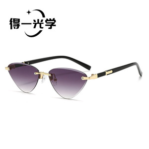 แว่นกันแดดทรงสามเหลี่ยมไร้กรอบ De Yi Optics สีดำ เลนส์ PC ป้องกันรังสียูวี 400 น้ำหนักเบา สำหรับทุกเพศ - Product Image 2