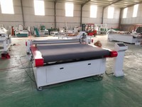 Machine de découpe CNC à couteau oscillant 1325 avec système de caméra CCD et système d'alimentation automatique auxiliaire à vendre