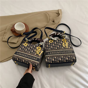 Sac à main fourre-tout décontracté en PU pour femme, modèle 2015, avec motif géométrique, fermeture magnétique, grande capacité, idéal pour la plage - Product Image 4