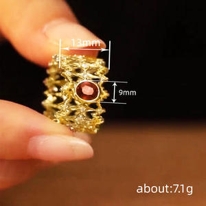 Anello Cocktail T0651 con Corona, Oro e Granato, Stile Vintage con Incastonatura a Griffe, Anello Raffinato da Donna per Matrimonio - Product Image 4