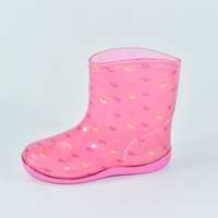 Bottes de pluie mi-mollet en PVC pour enfants, imprimé cœurs colorés, semelle rose, imperméables pour filles, 3 couleurs