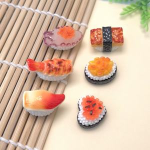 100 Pezzi Modelli di Cibo Simulato, Mini Sushi Artificiale Giapponese, Giocattoli per Giochi di Ruolo, Accessori per Fotografia in Cucina, Decorazioni per la Casa - Product Image 1