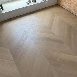 Parquet en bois massif chêne chevron certifié CE, qualité AB, durable, brossé, multicouche 15 mm pour immeuble de bureaux - Product Image 2