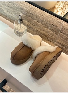 Bottes de neige pour femmes de qualité supérieure, tendance, design de créateur, Uggs, mode, chaudes, en laine de mouton, thermiques, confortables, semelle épaisse en caoutchouc - Product Image 6