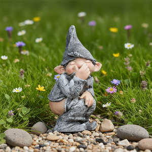 Estatua en Miniatura de Gnomo Travieso, Adorno de Jardín de Enano Divertido Pintado en Resina, Decoración para el Hogar y Exteriores - Product Image 2