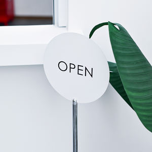 Support en métal, plaque de sol, panneaux publicitaires personnalisés pour le guidage et les rappels des magasins, style INS, enseigne en métal blanc - Product Image 3