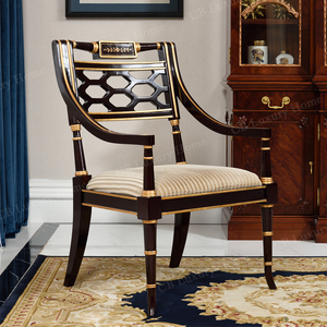 Elegante Poltrona Neoclassica Nera Intagliata e Laccata con Decorazioni Dorate, Sedia d'Accento con Struttura in Legno Imbottita - Product Image 2