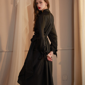 Robe de chambre longue en satin rouge pour mariée et demoiselles d'honneur, col en V sexy, taille élastique, respirante, en soie glacée, idéale pour l'été - Product Image 4