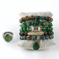 Nouvelle collection bohème : Ensemble de 5 bracelets élastiques empilables avec pierres précieuses naturelles irrégulières et perles de verre, et bague à bouton interchangeable