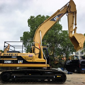 Excavadora de cadenas usada CAT 320BL original de Japón de alta calidad, pocas horas de uso, excavadora hidráulica de 20 toneladas para construcción y minería, en stock. - Product Image 1