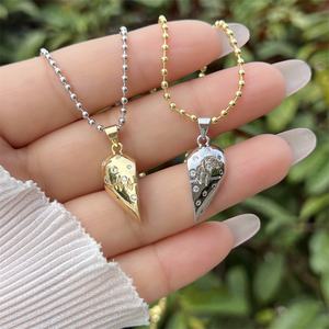 Collana d'Amore per Coppie Placcata in Oro 18K con Zirconi Smaltati Multi-Stile, Design Classico Minimalista per Uso Quotidiano - Product Image 2