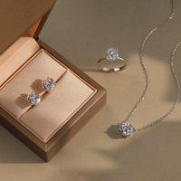 Bague ajustable en argent S925 plaqué rhodium, avec grande moissanite taille émeraude couleur D VVS1, sertie sur quatre griffes rondes - Prix de gros