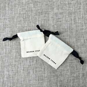 Sac à cordon blanc en coton biologique, pochette en toile écologique avec doubles cordons pour les essentiels - Product Image 4