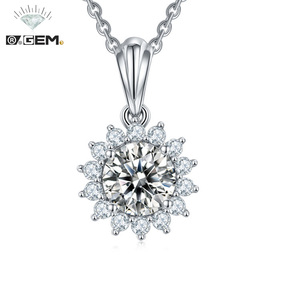 Collar con Colgante de Moissanita, Diseño de Girasol, R.GEM. Plata de Ley 925 con Baño de Rodio Clásico, 1ct, Certificado Gratuito - Product Image 1