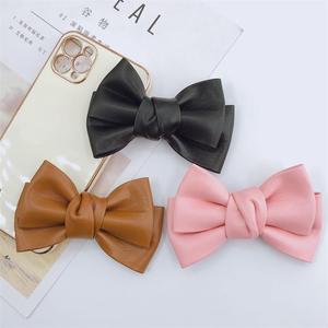 Venta al por mayor de cuero de imitación para mascotas Bowtie <span class=keywords><strong>Collar</strong></span> para perros y gatos con elegante accesorio de pajarita - Product Image 2