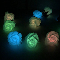 AYOYO OEM Vente à chaud Rose à triple tête de fleur phosphorescente Cadeau de Saint Valentin Fleur de savon rose lumineuse