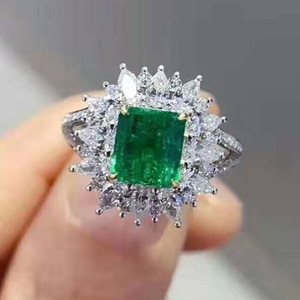 Anello di Lusso Quadrato Completamente Incastonato con Smeraldo Verde Brillante, Ornamento per Mani all'Ingrosso per Commercio Transfrontaliero - Product Image 6