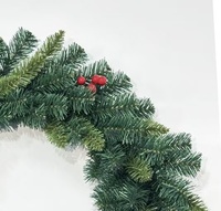 Karangan Natal Modern Ramah Lingkungan Yi Wu Factory 60cm PVC+PE 110 Ujung Rumbai Bentuk Kerucut Pinus+Cherry