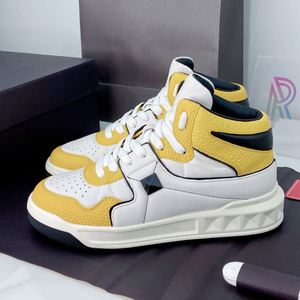 Zapatos Casuales de Plataforma Retro de Lujo - Estilo para Parejas, Suelas Gruesas y Suaves, Zapatos para Caminar de Diseño Moderno y Perfil Bajo - Product Image 1