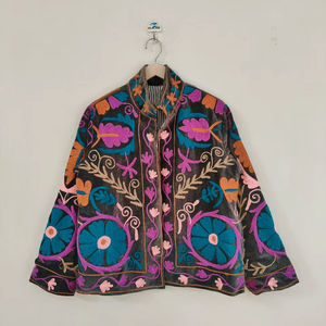 Veste en velours Suzani faite à la main, broderie florale colorée, style bohème ethnique vintage, cadeau pour elle - Product Image 1