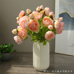 ดอกกุหลาบชาประดิษฐ์สีชมพูขาวจาก Yihua Floral Art ช่อดอกไม้ผ้าไหมสำหรับตกแต่งบ้านและจัดงานแต่งงาน - Product Image 4