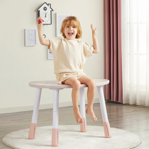 Ensemble de table et chaises en bois moderne pour enfants, idéal pour la garderie, l'école ou la chambre - Marque Delux - Product Image 1