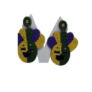 Boucles d'oreilles pendantes élégantes faites à la main avec des perles, boucles d'oreilles pendantes en perles de graines artisanales, bijoux légers et tendance pour femmes pour les mariages - Product Image 3