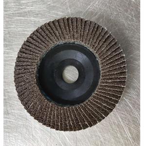 Disque à lamelles en oxyde d'aluminium de 4 pouces 5 pouces Origine Vietnam 40 à 320 Grit Parfait pour le meulage et la finition des métaux - Product Image 4